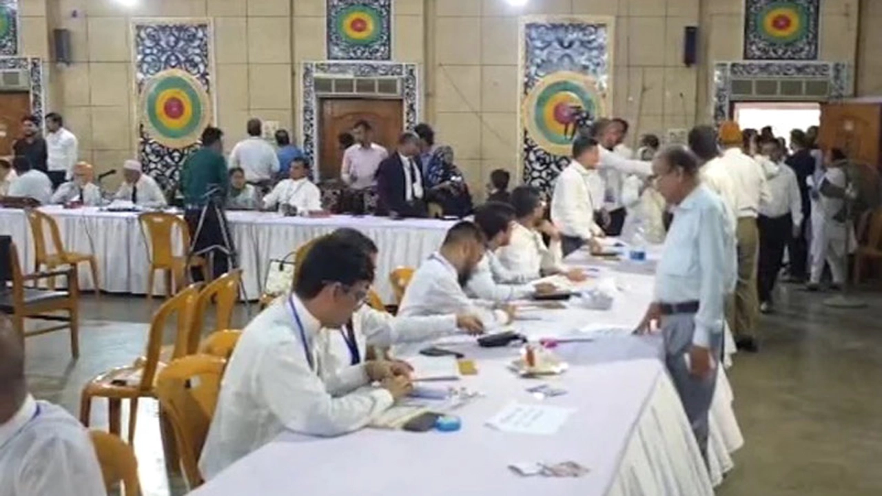 চট্টগ্রামে আইনজীবী সমিতির ভোট চলছে, আওয়ামী ও জামায়াতপন্থীদের বর্জন