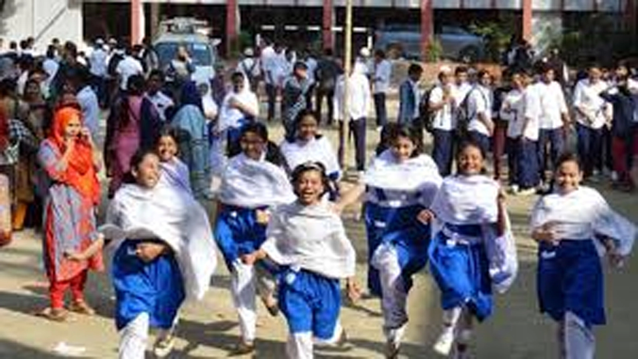 আগামীকাল থেকে শিক্ষাপ্রতিষ্ঠানে ছুটি শুরু
