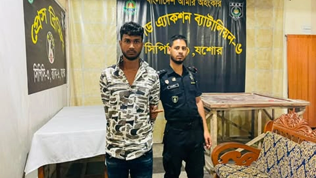 যশোরে ১৭ মামলার আসামি ভাগ্নে ইমন আটক