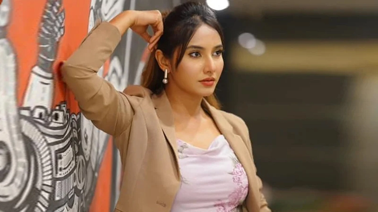 অভিনেত্রী ফারিন খান