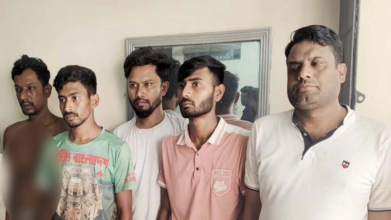 ঝিকরগাছায় আলোচিত ব্যবসায়ী আবু হুরাইরা মিম হত্যা মামলায় পাঁচজন আটক। ছবি: গ্রামের কাগজ