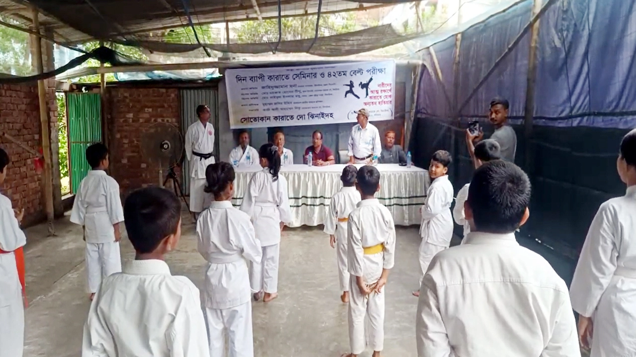 ঝিনাইদহে নারী আত্মরক্ষায় কারাতে প্রশিক্ষণ ও ৪২তম বেল্ট পরীক্ষা অনুষ্ঠিত