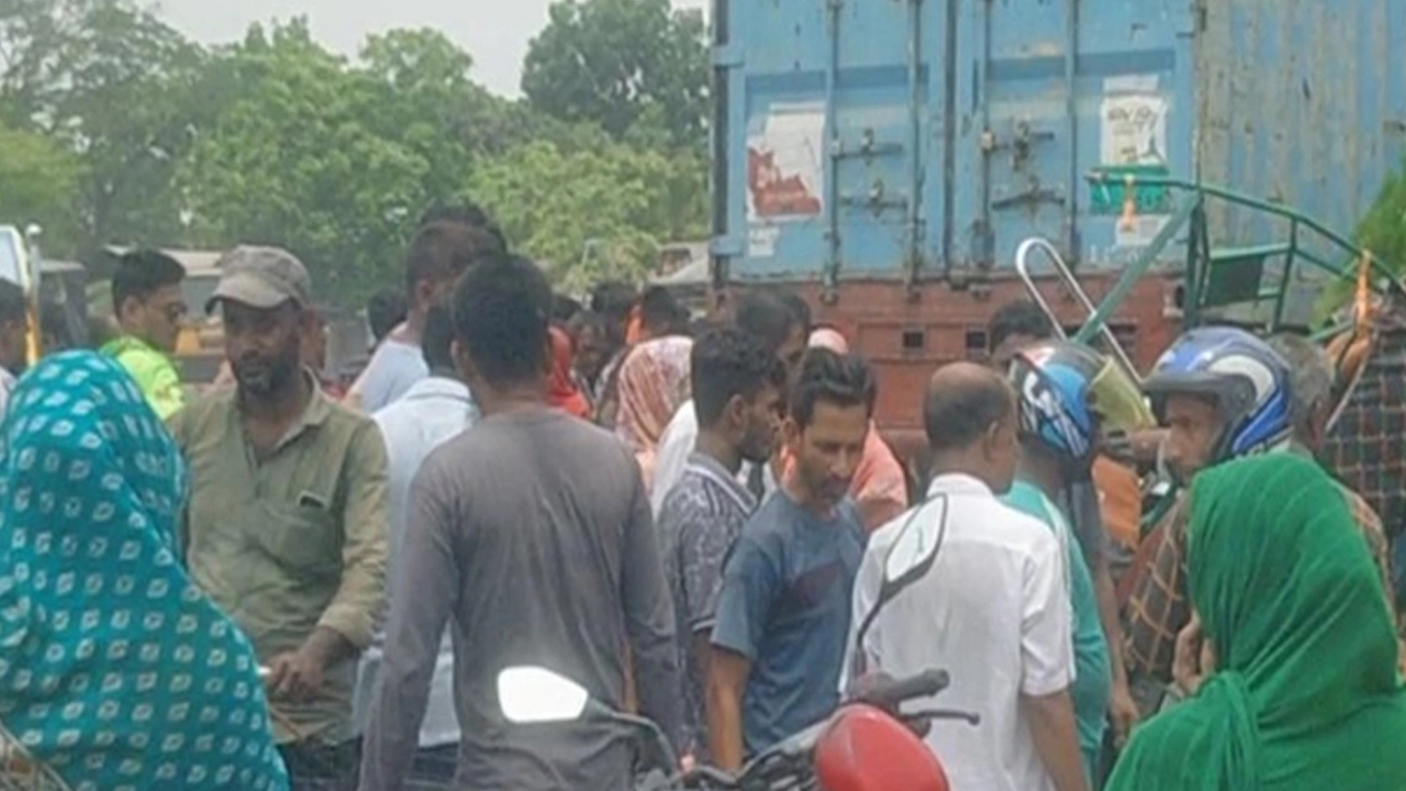 যশোর-খুলনা মহাসড়কে সড়ক দুর্ঘটনায় নিহত বেড়ে ৪