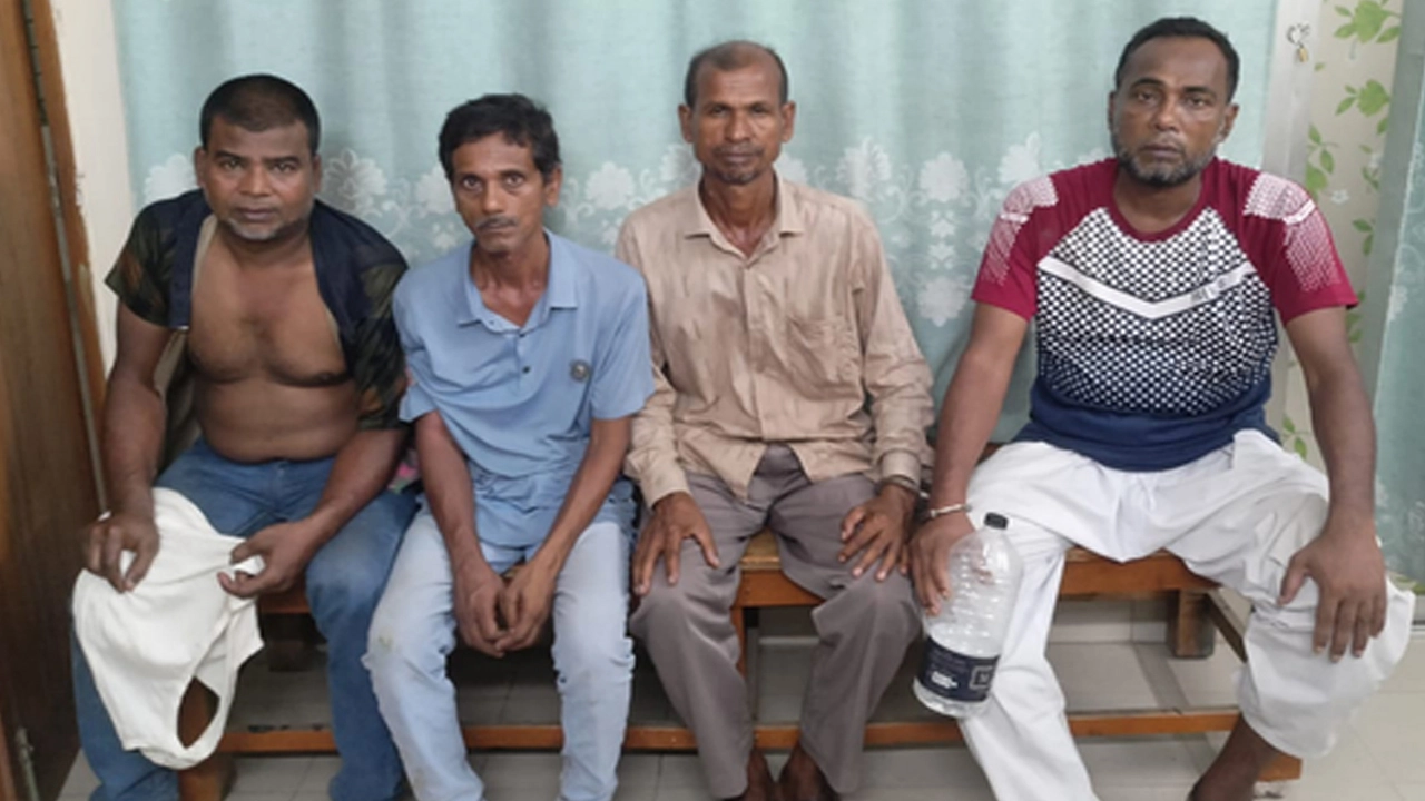 যশোরে জুয়ার আসরে পুলিশের হানা, চার জুয়ারি আটক