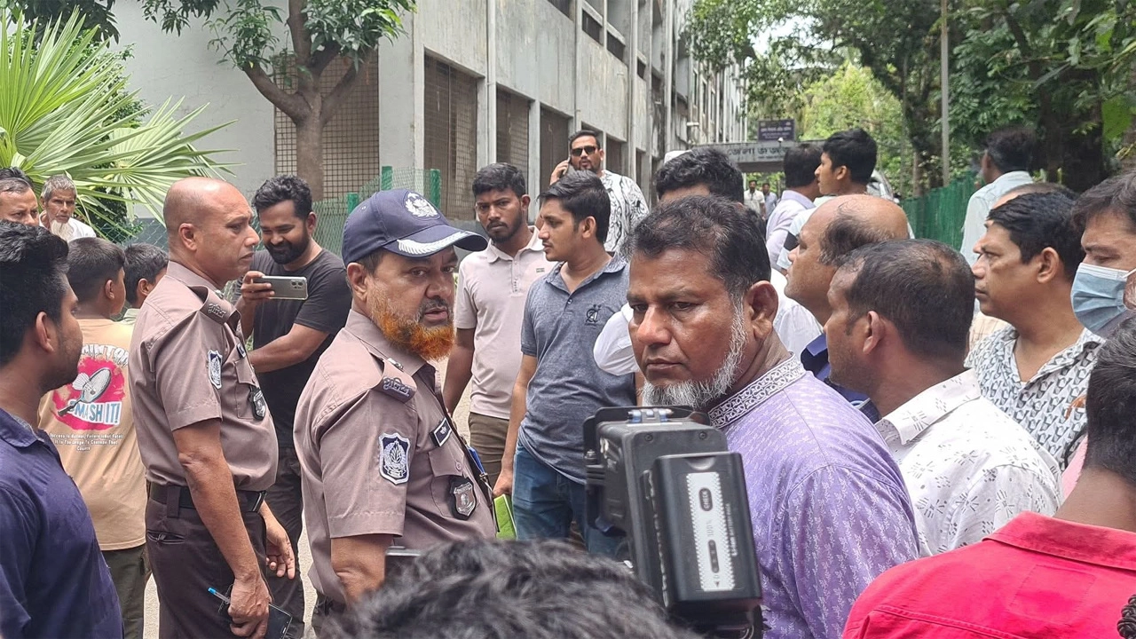 কক্সবাজার আদালত চত্বরে গোলাগুলি, গুলিবিদ্ধ ২