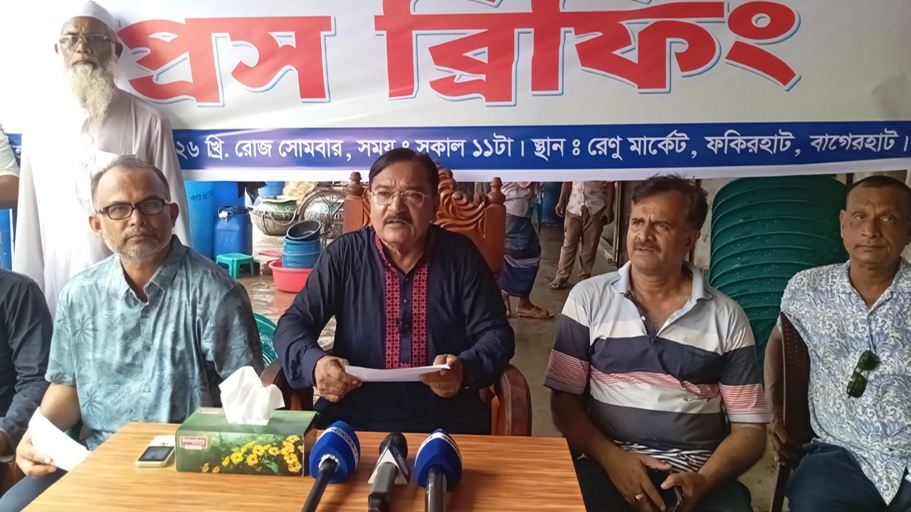 দক্ষিণাঞ্চলের চিংড়ি শিল্প সংকটে, নিষেধাজ্ঞা প্রত্যাহারের দাবি চাষীদের