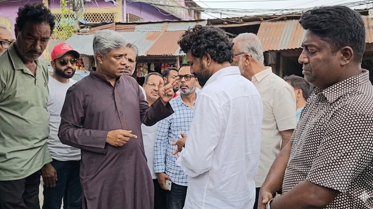 যশোরে রাশেদ খানের বাড়িতে হামলা-ভাঙচুর, ক্ষতিগ্রস্ত পরিবারকে দেখতে ছুটে গেলেন প্রতিমন্ত্রী