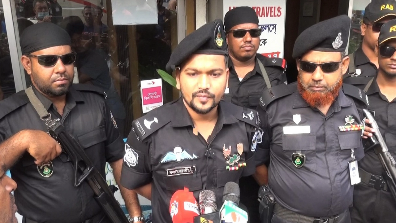পবিত্র ঈদুল আজহা উপলক্ষে যশোর ও নড়াইল জেলায় সর্বোচ্চ সতর্কতা ও নিরাপত্তা ব্যবস্থা গ্রহণ করেছে র‍্যাব-৬। ছবি: গ্রামের কাগজ