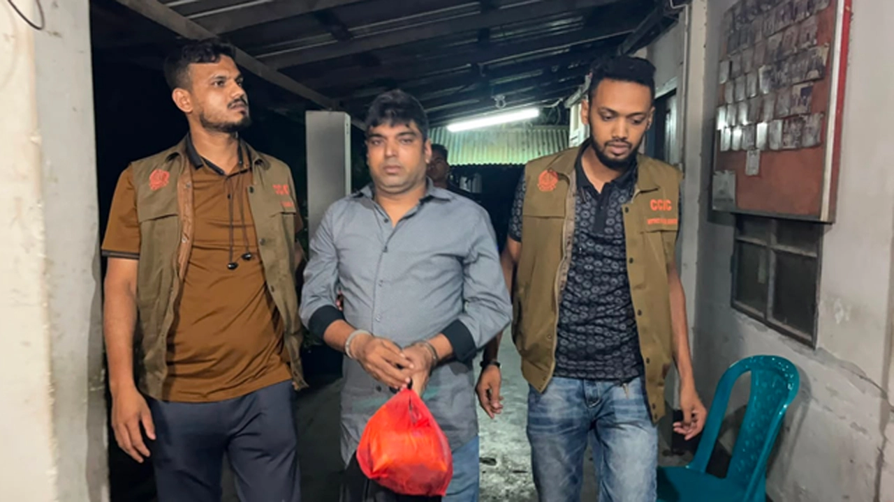 যশোরে আনা হলো বহিস্কৃত যুবদল নেতা এস্কেন্দার আলী জনিকে