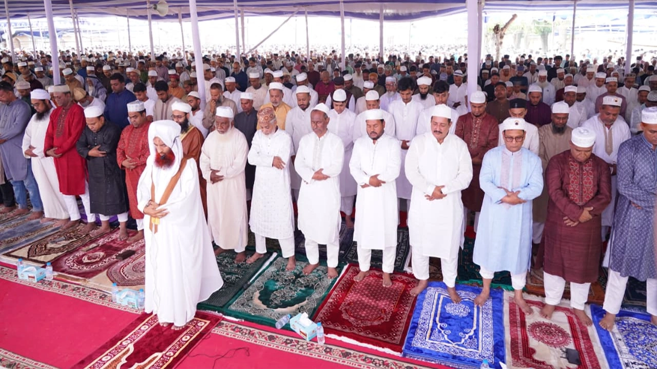 রাজশাহী শাহ মখদুম ঈদগাহে ঈদুল আযহার প্রধান জামাত অনুষ্ঠিত