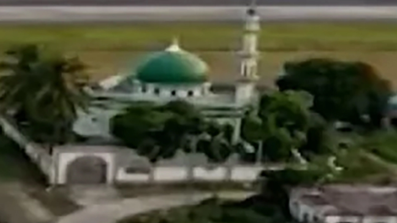 এবার কলকাতায় শতবর্ষের মসজিদ সরাতে চায় সরকার