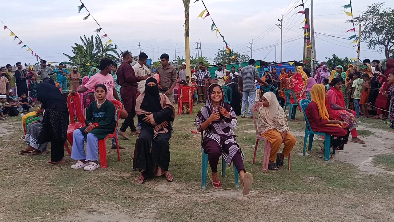 হারিয়ে যাওয়া ঐতিহ্যবাহী গ্রামীণ খেলাধুলায় মেতে উঠল মাছখোলা বাজার