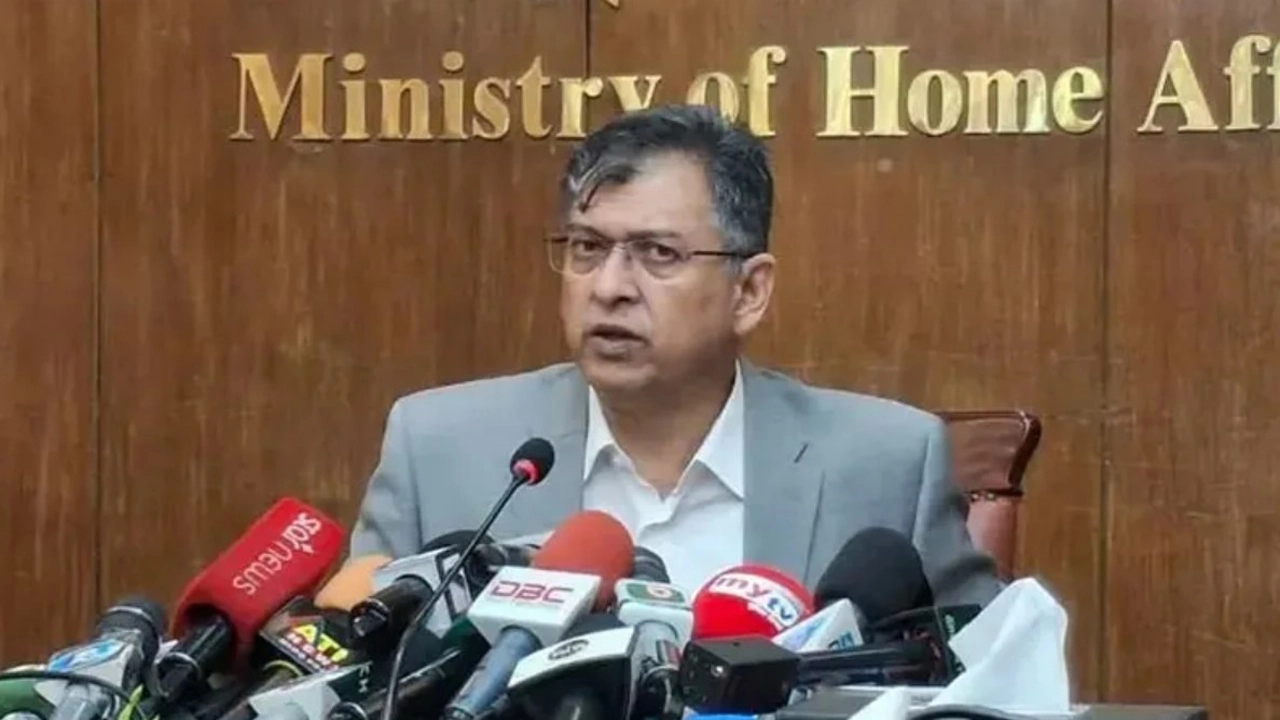 স্বরাষ্ট্রমন্ত্রী সালাহউদ্দিন আহমদ।