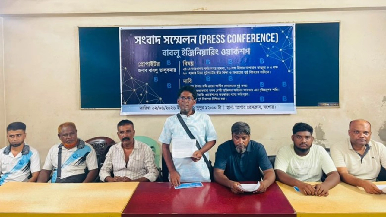 ‘বাবলু ইঞ্জিনিয়ারিং ওয়ার্কশপ’-এ হামলা, ব্যাপক ভাঙচুর, নগদ অর্থ লুটপাট এবং দীর্ঘদিনের ব্যবসায়িক লেনদেন অস্বীকারের অভিযোগে সুষ্ঠু তদন্ত ও ন্যায়বিচারের দাবিতে সংবাদ সম্মেলন অনুষ্ঠিত হয়েছে। ছবি: গ্রামের কাগজ