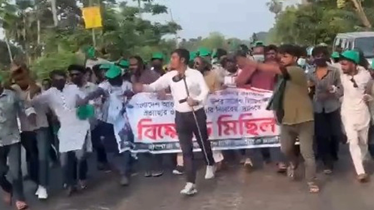 বাঘারপাড়ায় নিষিদ্ধ ছাত্রলীগের বিক্ষোভ মিছিল