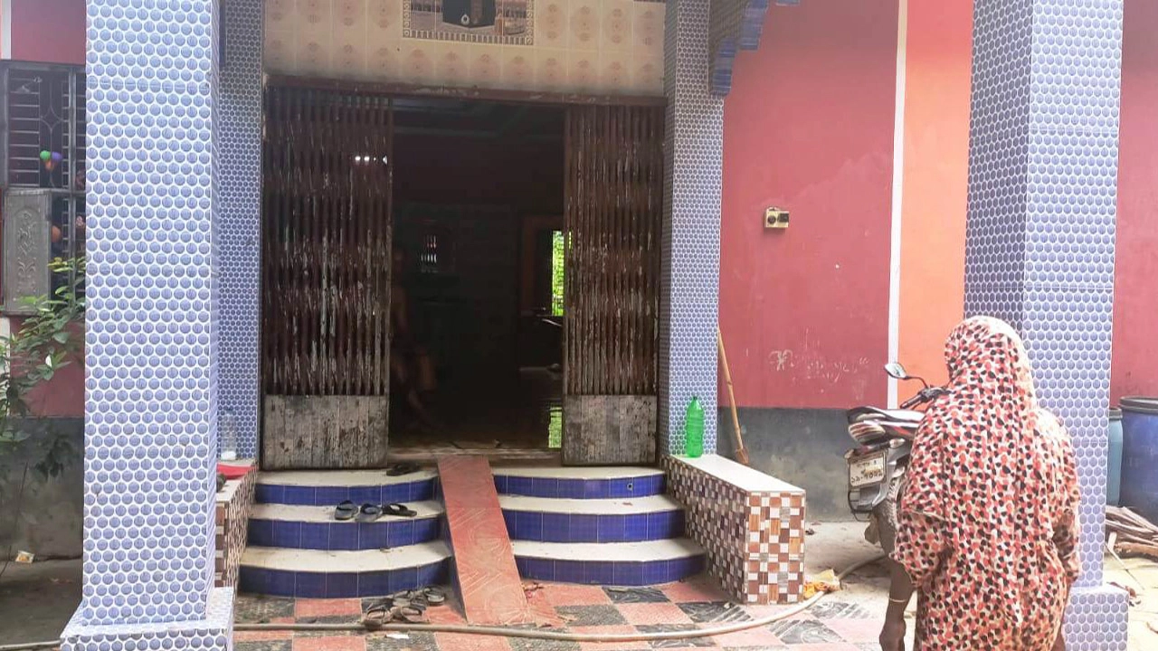কেশবপুরে ভূমি সহকারীর বাড়িতে অজ্ঞান পার্টির হানা
