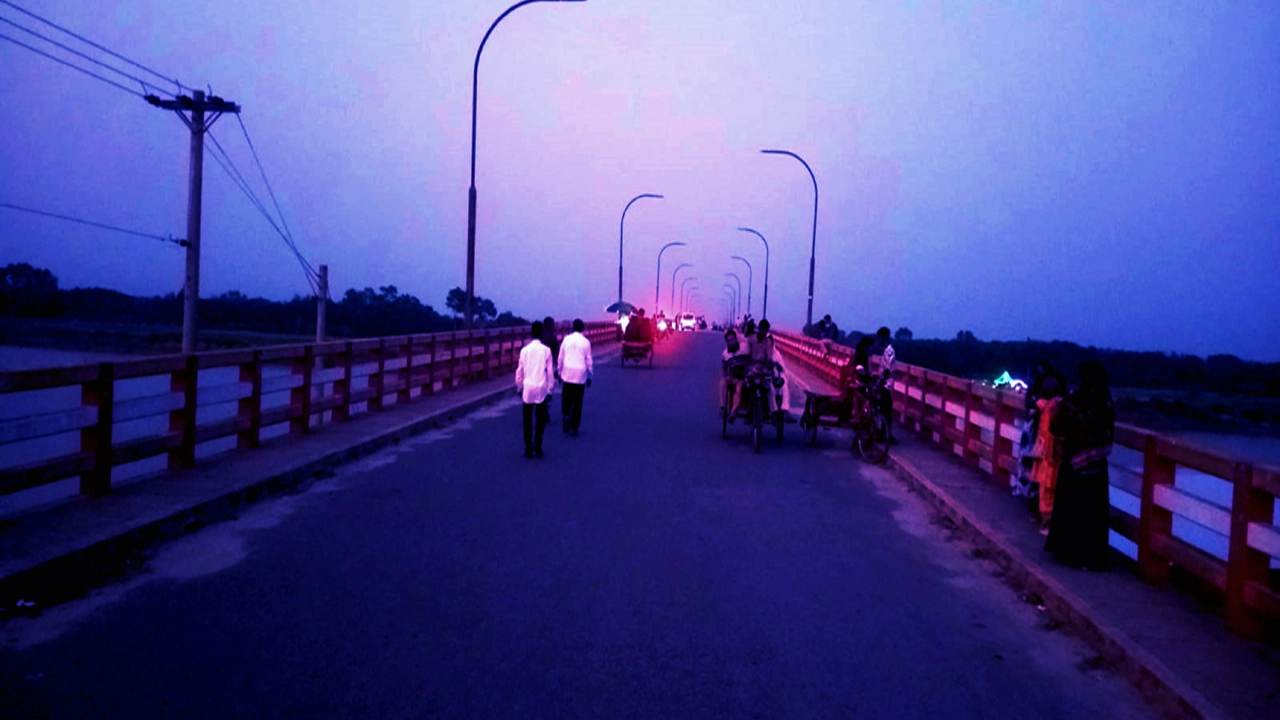 ৬৩ কোটি টাকার সেতুতে জ্বলে না স্ট্রিট লাইট