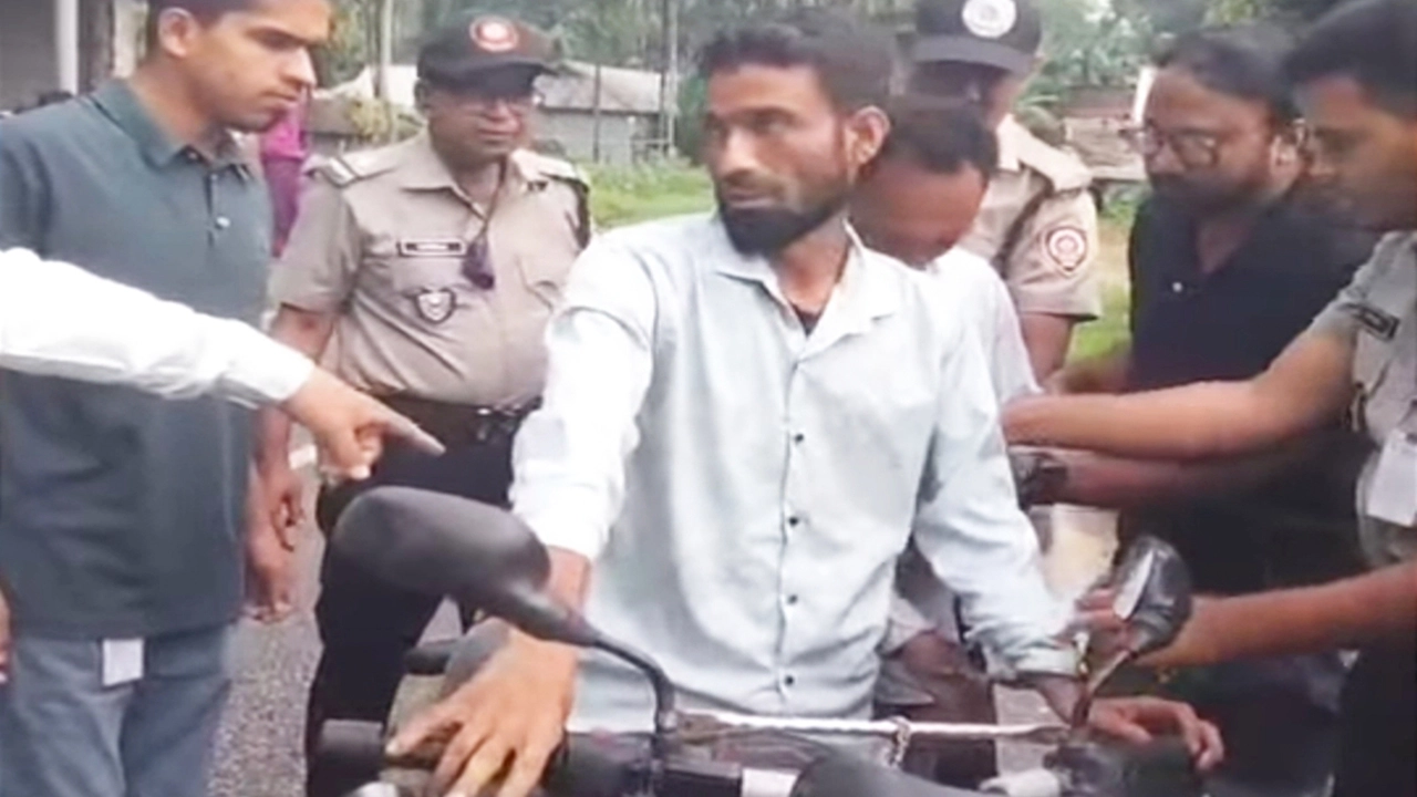 লালমনিরহাটে মোটরসাইকেলে মাদক পাচার, ৪ লাখ টাকার টাপেন্টাডলসহ আটক-২