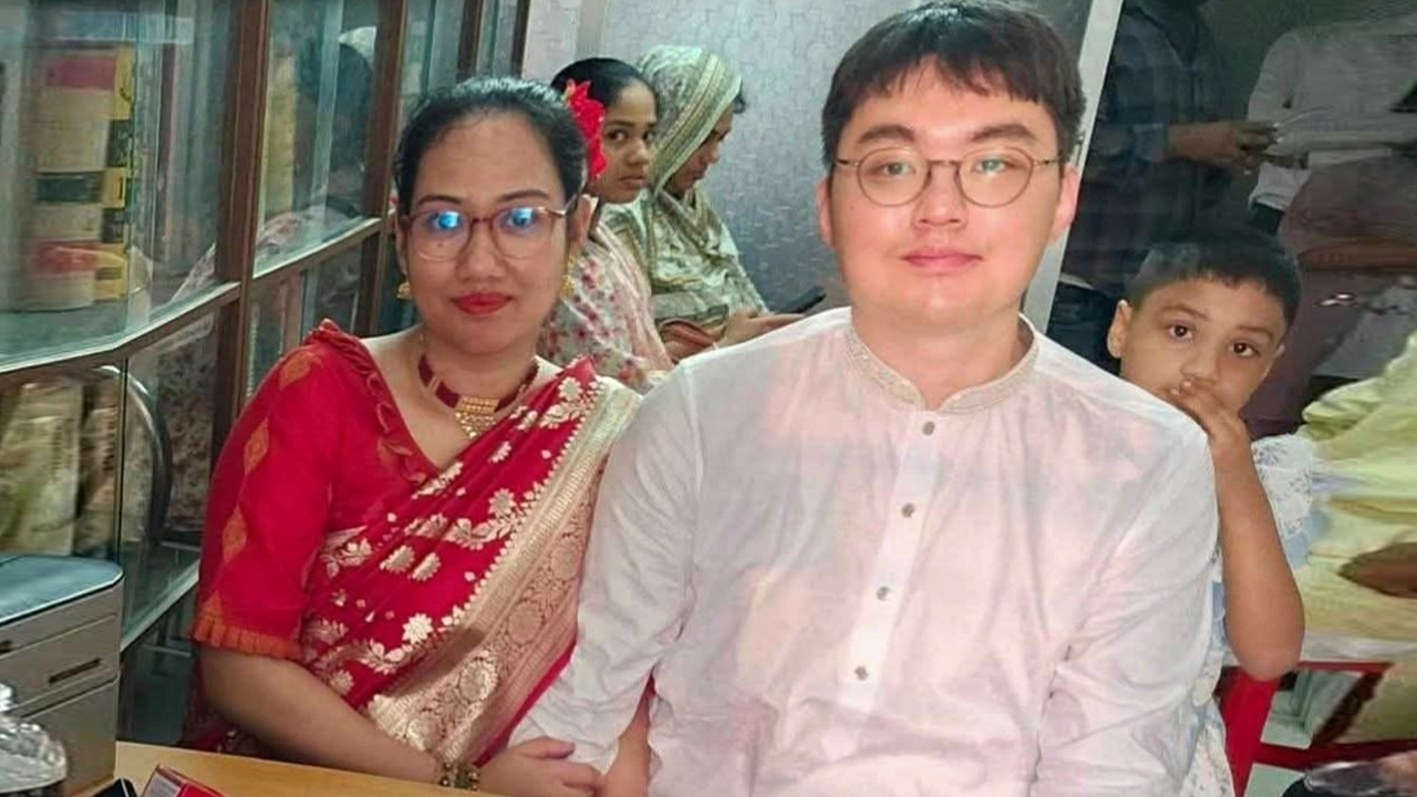 প্রেমের টানে লালমনিরহাটে কোরিয়ার যুবক
