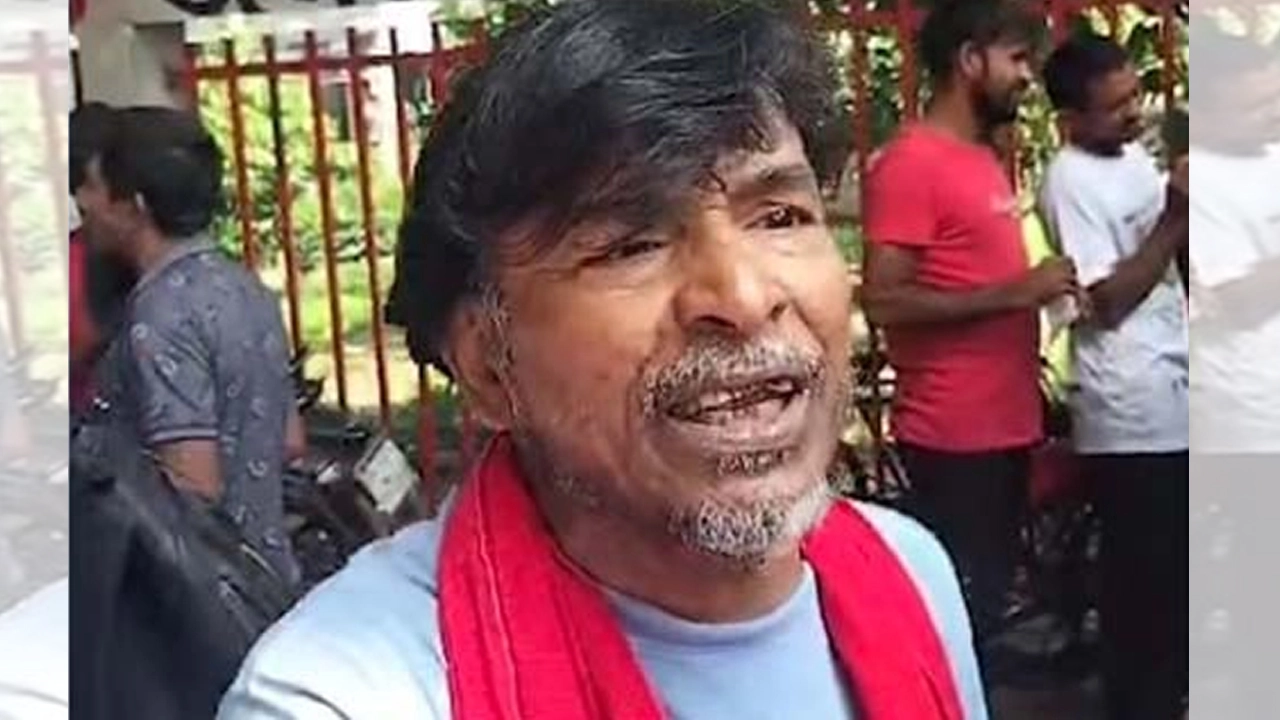 এক ব্যক্তি হাসনাত আব্দুল্লাহর কাছে টাকা পাওয়ার দাবি করেছেন।  ছবি: ভিডিও থেকে নেয়া