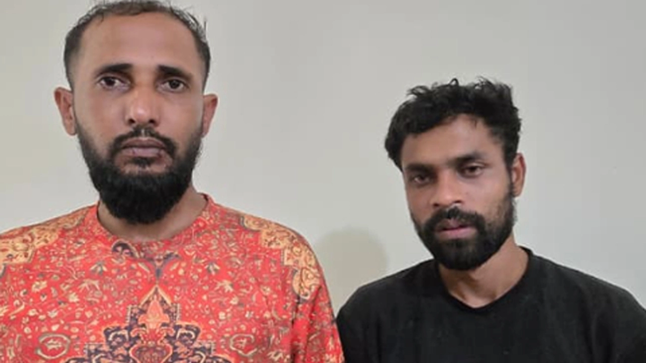 যশোরে প্রবাসীর হোয়াটসঅ্যাপ হ্যাক করে স্ত্রীর কাছ থেকে প্রায় ৭ লাখ টাকা প্রতারণা, আটক ২