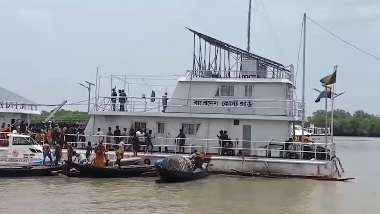 মোংলায় কোস্ট গার্ড স্টেশনে হামলা, আহত ৩