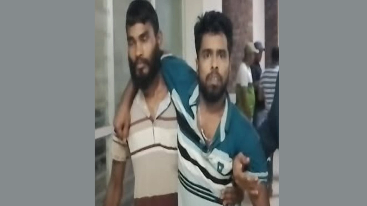 যশোরে মারধর ও ছিনতাইয়ের অভিযোগে দুইজন আটক