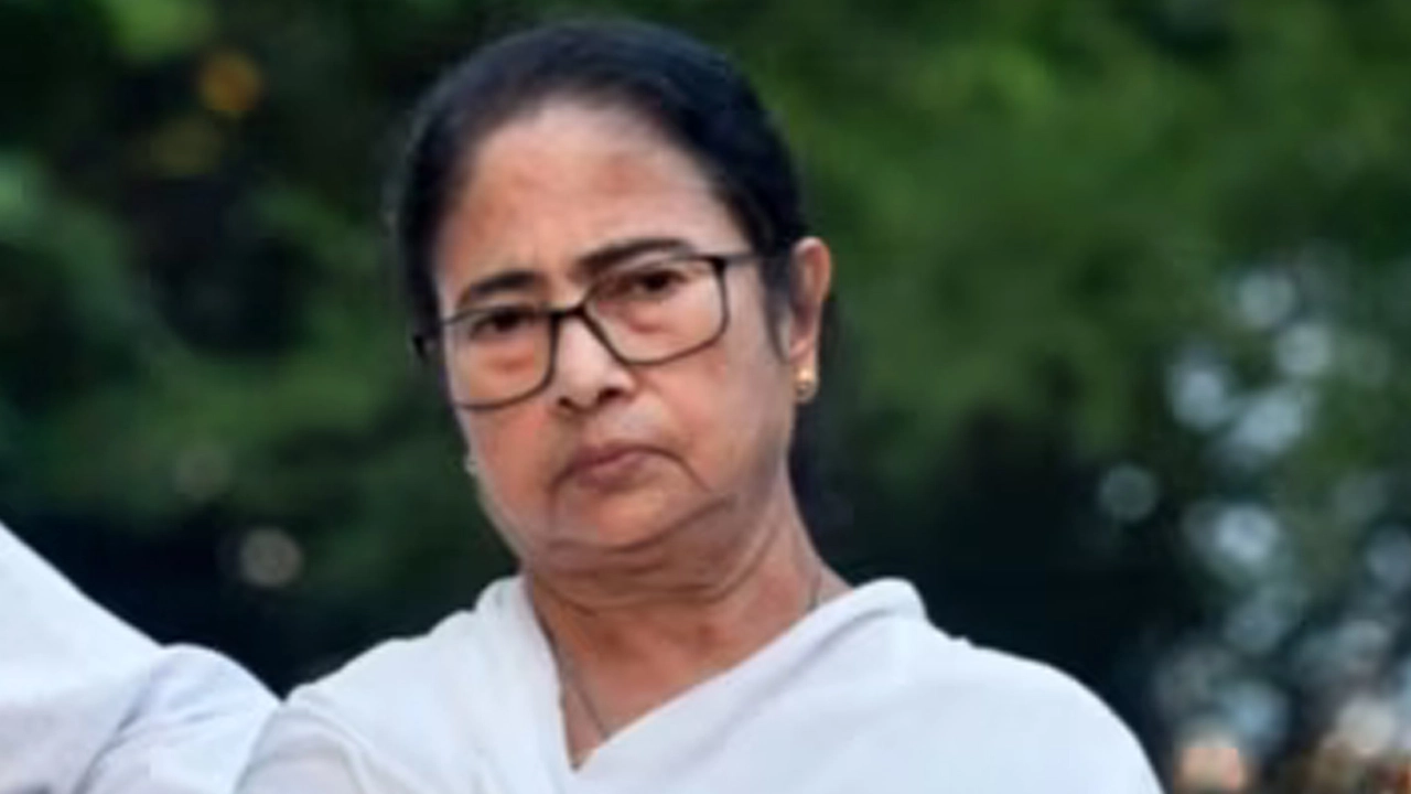 মমতার বিরুদ্ধে জোট করেছেন ১৯ তৃণমূল এমপি