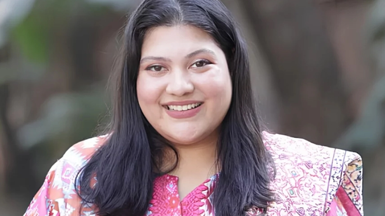 বিশেষ সম্মাননায় ভূষিত হবেন কারিনা কায়সার