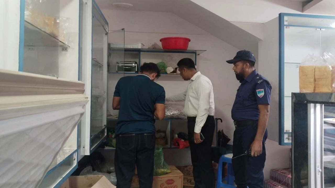 যশোরে ভোক্তা অধিকারের অভিযানে ৪ প্রতিষ্ঠানে জরিমানা