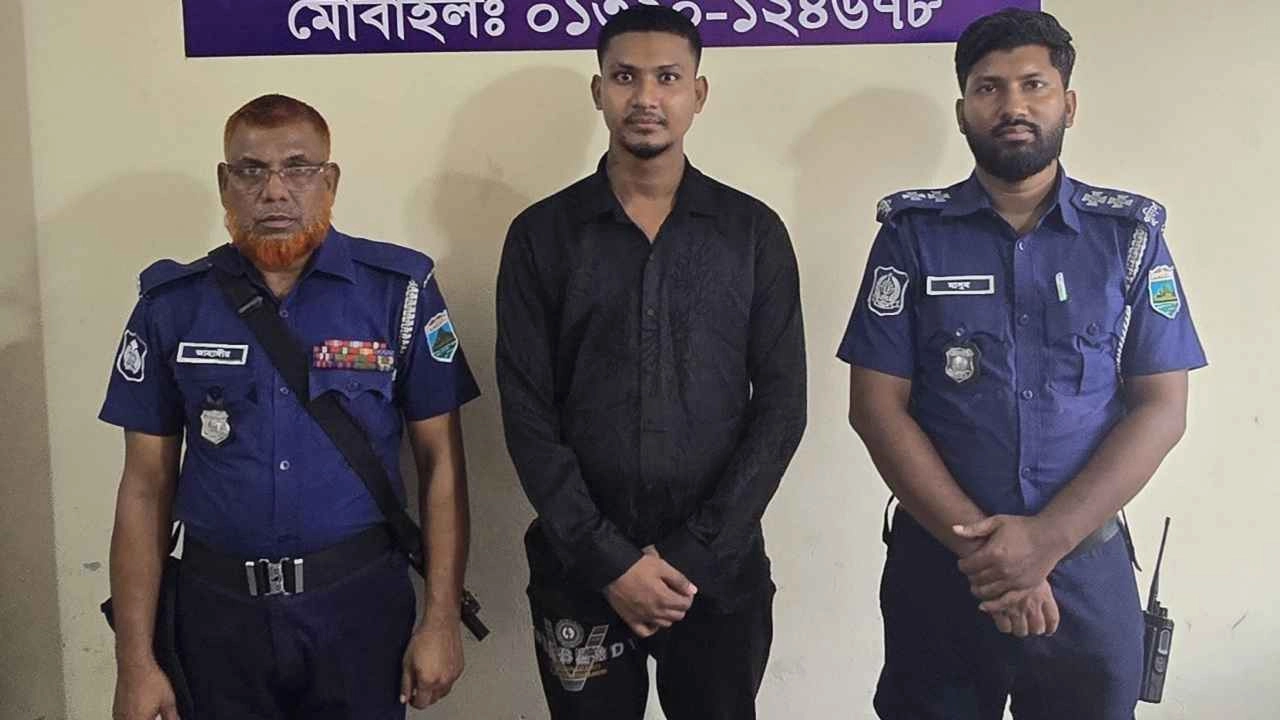 নাটোরে বিদেশি নাগরিকদের হেনস্তা মামলার প্রধান আসামি আকাশ গ্রেফতার