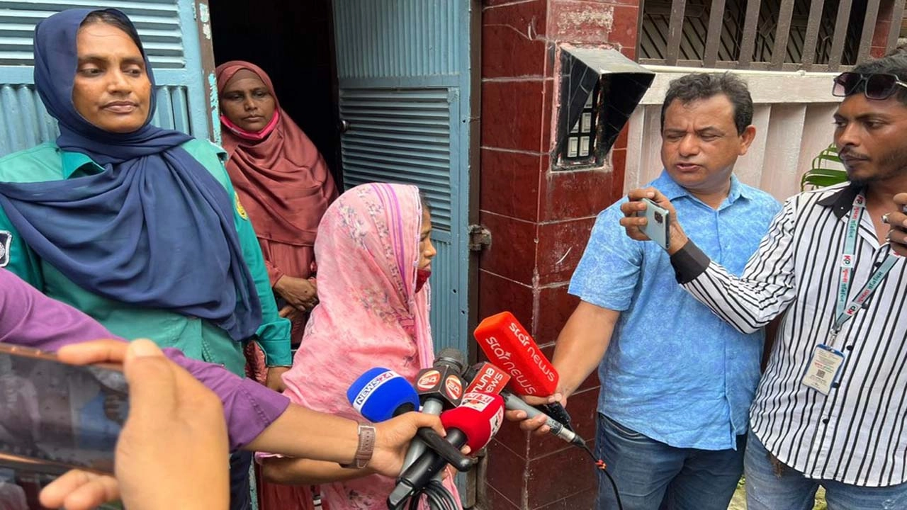 খুলনায় গৃহকর্মীকে নির্যাতনের অভিযোগ, পুলিশ দম্পতির বিরুদ্ধে ক্ষোভ