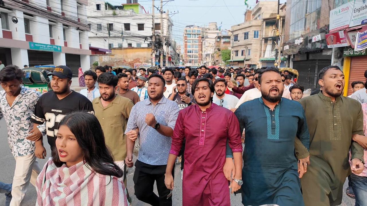সিটি কলেজে নতুন কমিটি নিয়ে বিক্ষোভ, ছাত্রদলের দুইপক্ষের হাতাহাতি