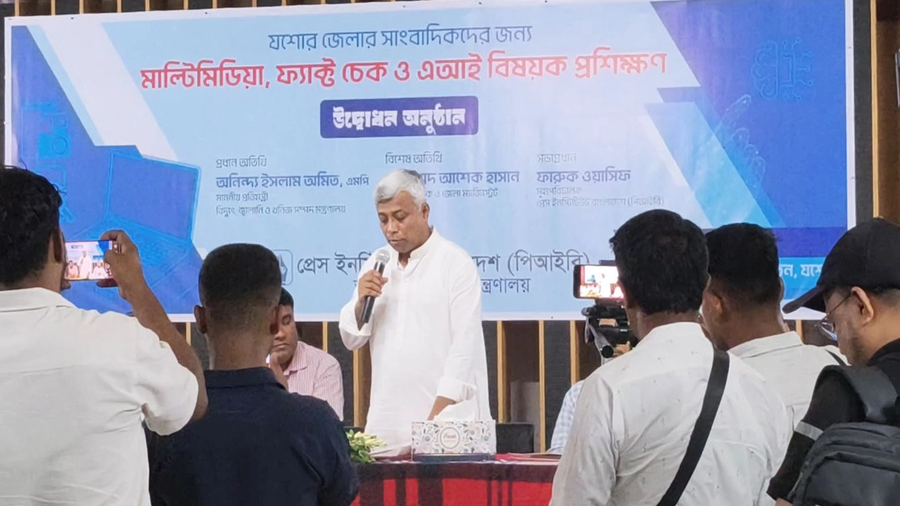 সাংবাদিকতায় সততা ও বস্তুনিষ্ঠতার কোনো বিকল্প নেই : অমিত