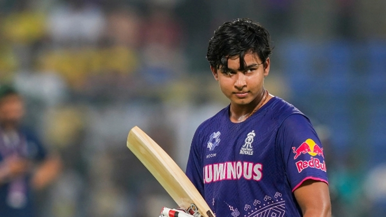 ১৫ বছর বয়সে ১১ বলে ফিফটি করে বিশ্বরেকর্ড গড়লেন বৈভব সূর্যবংশী