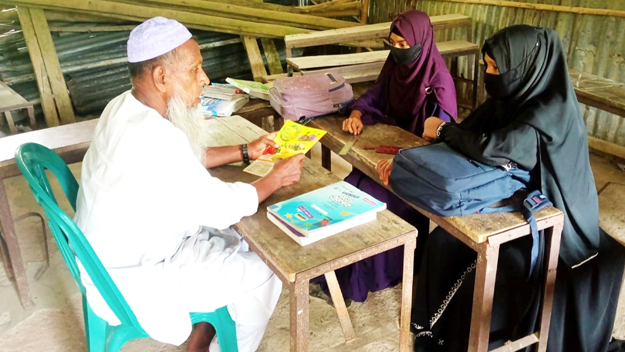শিক্ষক বেশি, শিক্ষার্থী কম