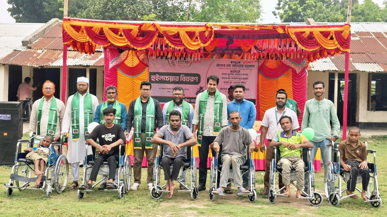 মহেশপুরে ৫০ প্রতিবন্ধীর মাঝে হুইলচেয়ার বিতরণ