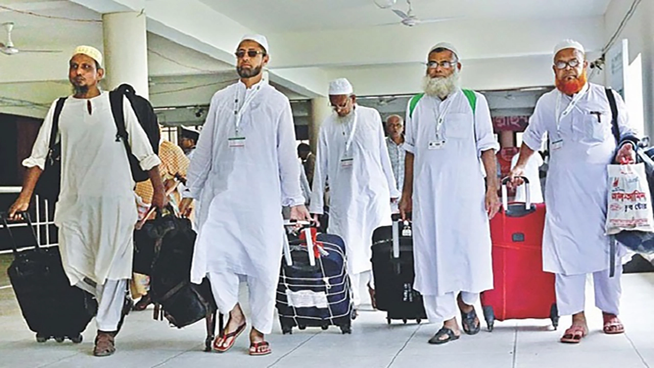 হজে ৫৪ বাংলাদেশির মৃত্যু, দেশে ফিরেছেন ৬৩ হাজারের বেশি হাজি