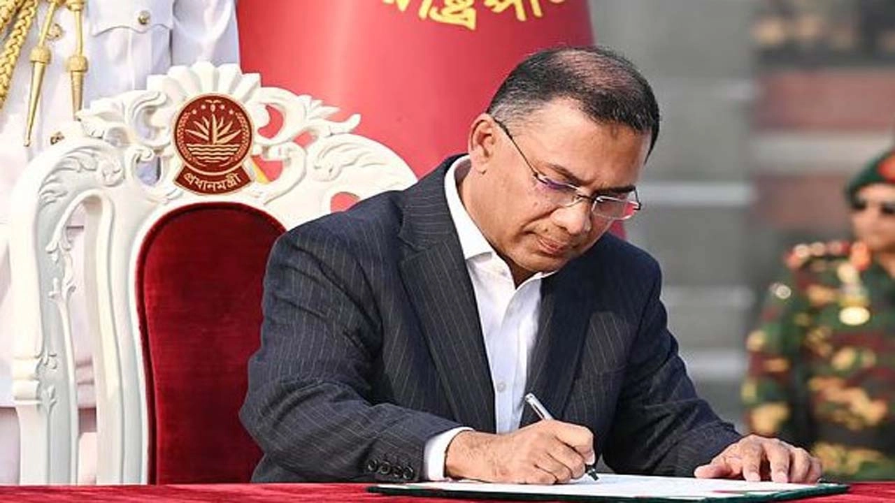 চীনের পথে প্রধানমন্ত্রী