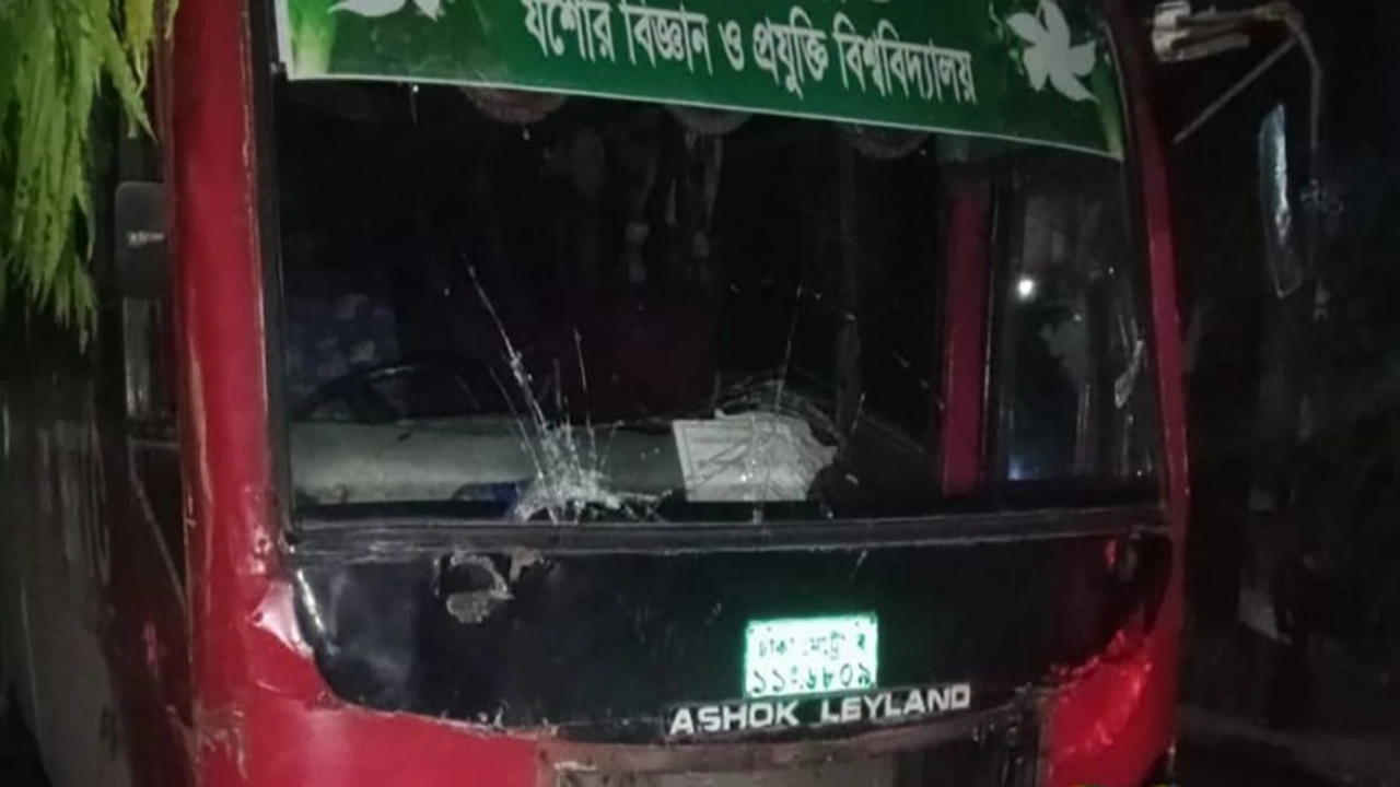 যবিপ্রবির বাসের ধাক্কায় প্রাণ গেল করিমন চালকের