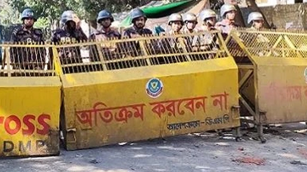 ধানমন্ডি ৩২ এলাকায় কড়া নিরাপত্তা