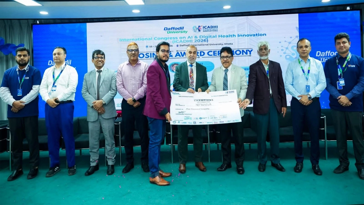 আইইইই আইসিএডিএইচআই ২০২৬ এ চ্যাম্পিয়ন যবিপ্রবির টিম নেফ্রোনোভা