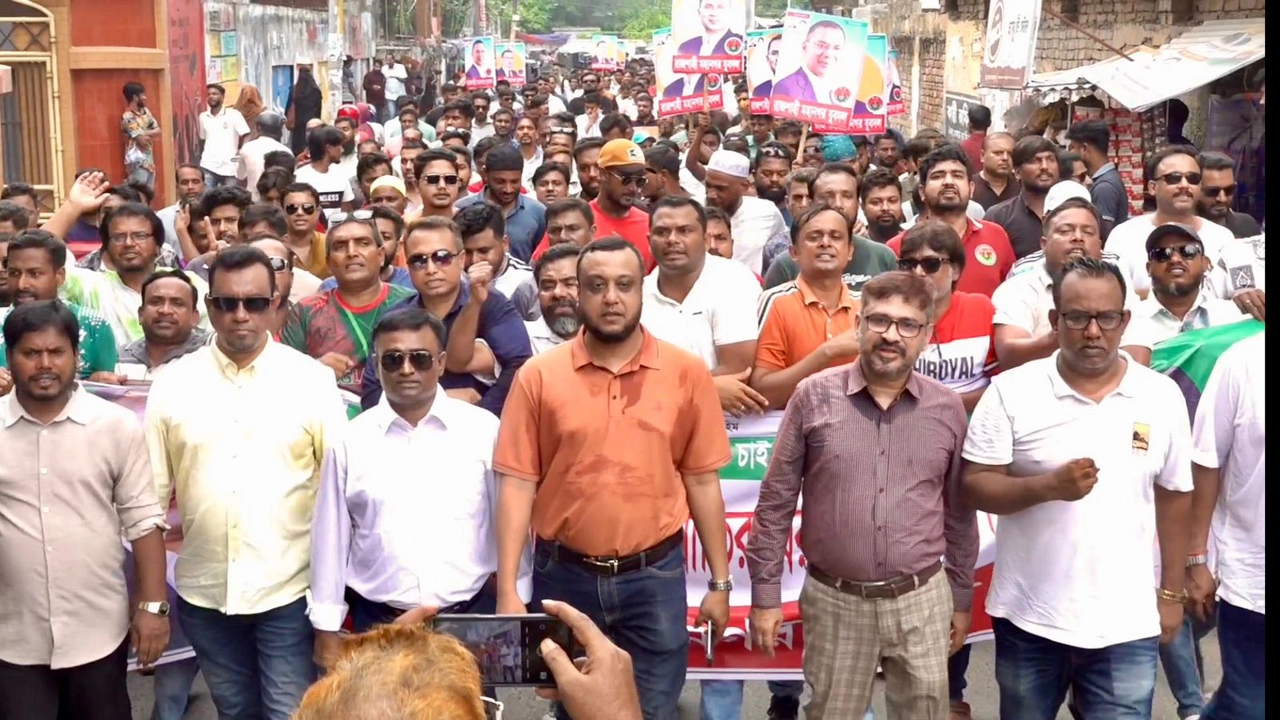 রাজশাহীতে দেশবিরোধী ষড়যন্ত্র ও অপপ্রচারের বিরুদ্ধে যুবদলের বিক্ষোভ মিছিল