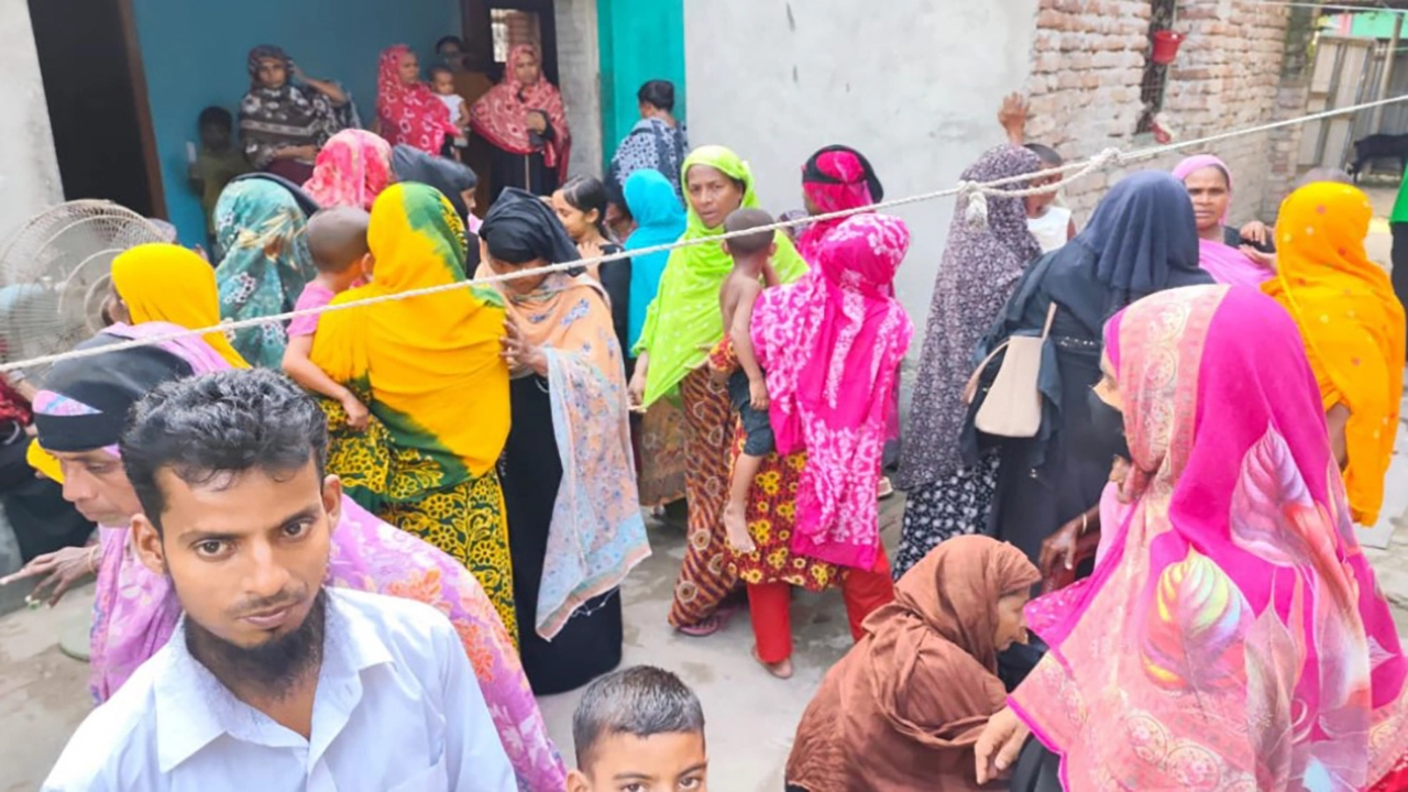 পাবনায় প্রবাসীর স্ত্রীর ঝুলন্ত মরদেহ উদ্ধার
