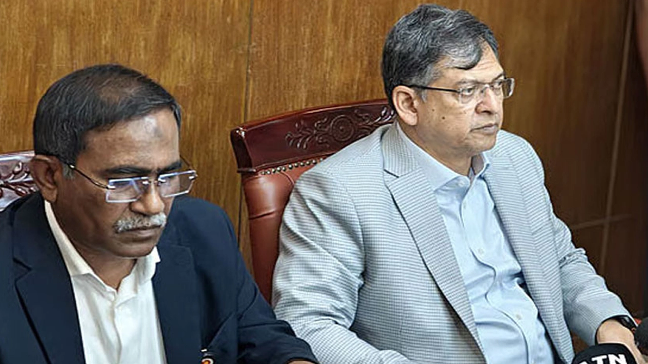 স্বরাষ্ট্রমন্ত্রী সালাহউদ্দিন আহমদ।