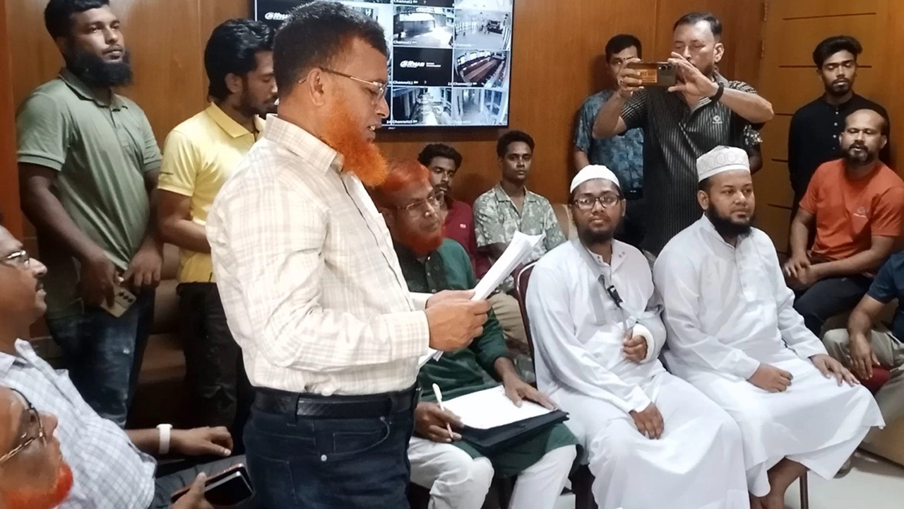 অভয়নগরে কুকুরের উপদ্রব, প্রশাসনের হস্তক্ষেপ দাবি