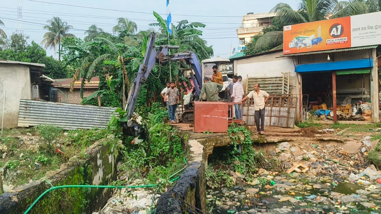 সুনামগঞ্জ শহরের কামারখাল উদ্ধার ও জলাবদ্ধতা নিরসনে জোর তৎপরতা