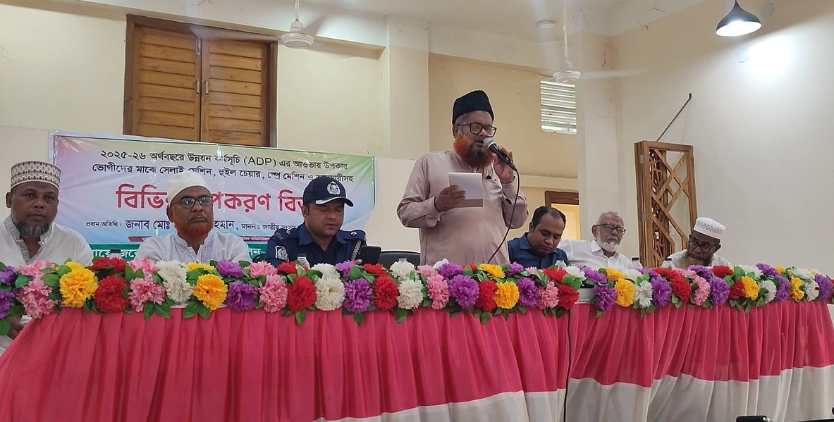 মহেশপুরে এডিপি’র আওতায় উপকরণ বিতরণ