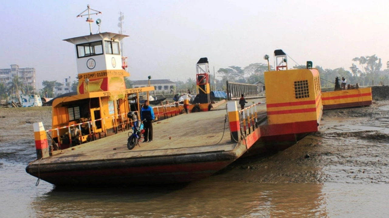 মোংলায় ২৪ ঘণ্টার ফেরি চলাচল শুরু
