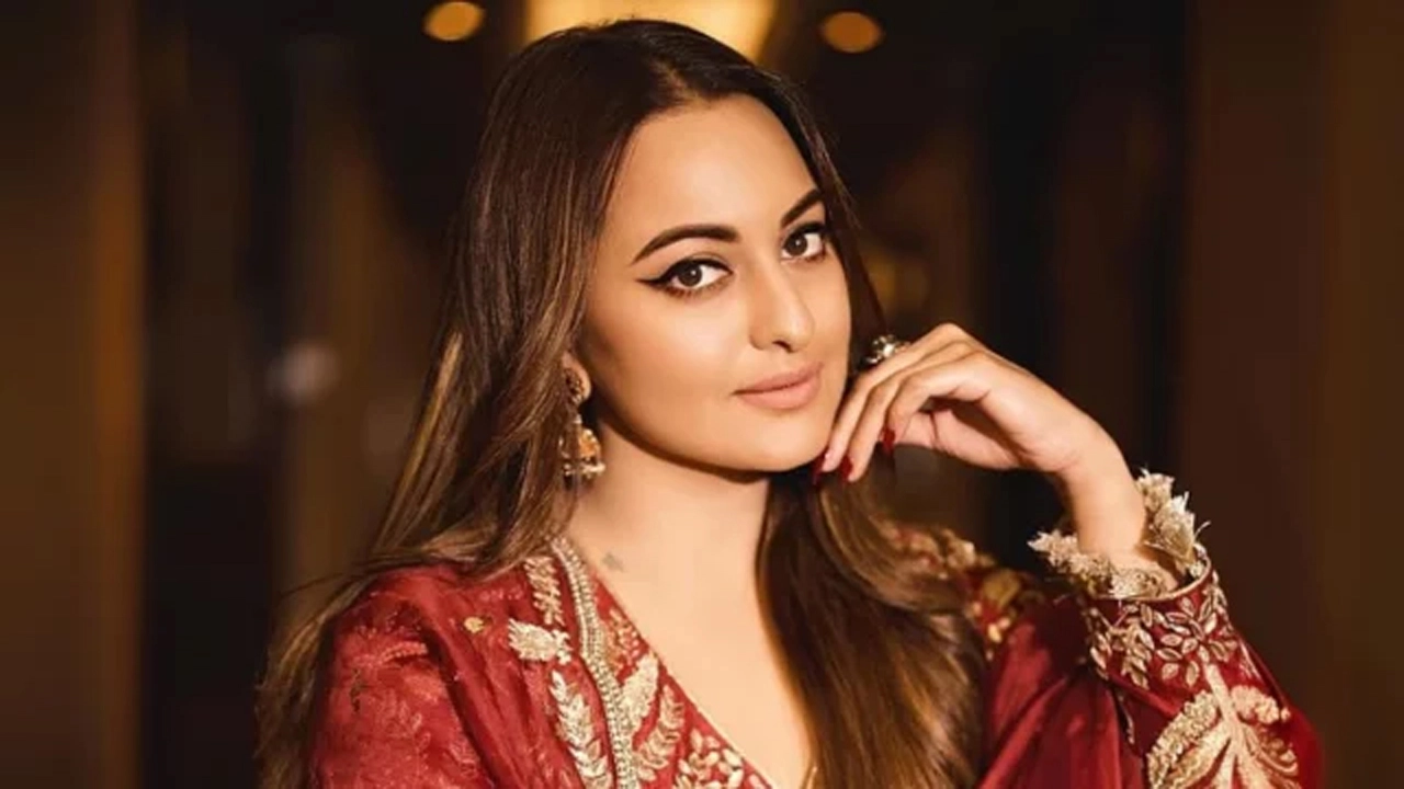 বলিউড অভিনেত্রী সোনাক্ষী সিনহা